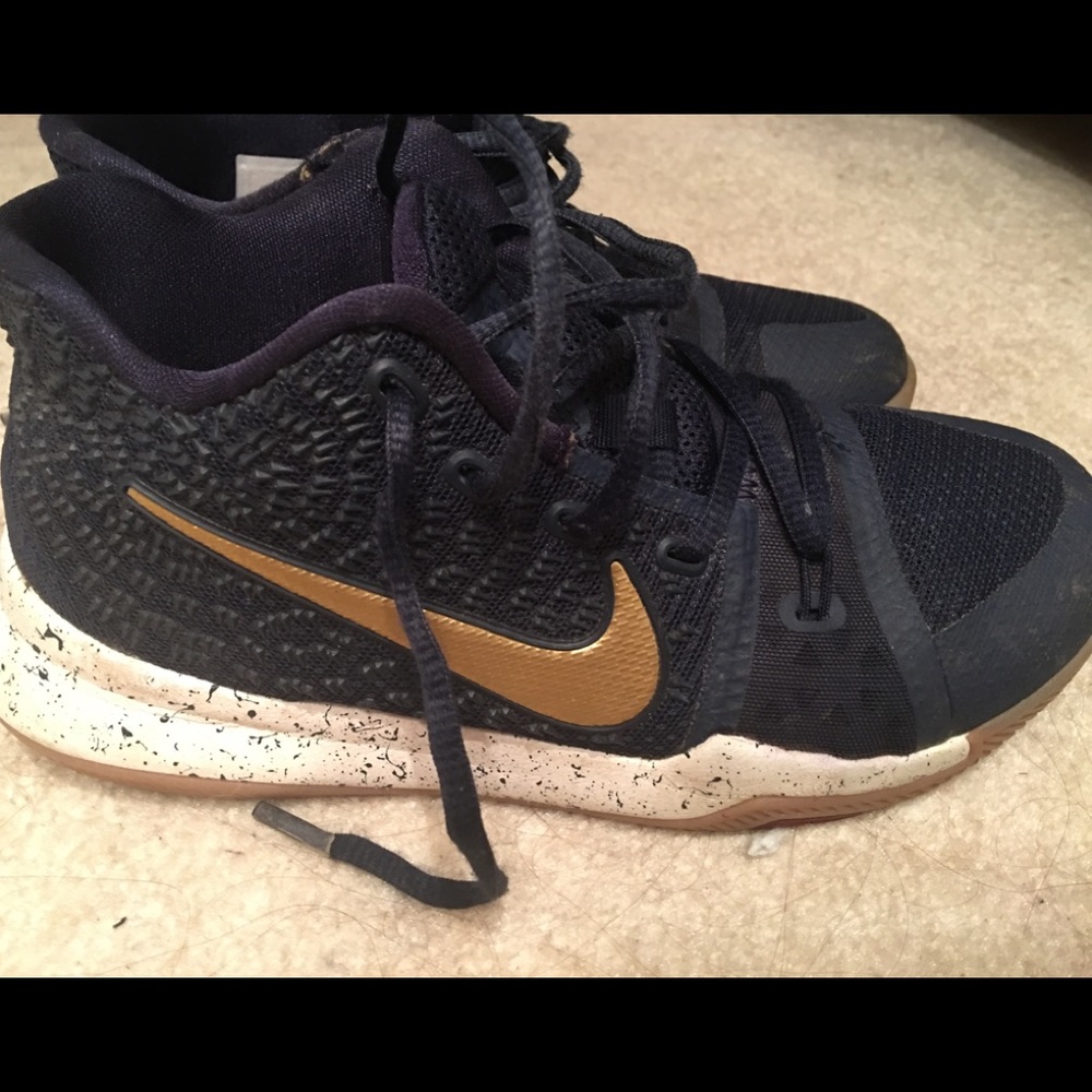Kyrie Irving Youth Basketball Sneaker